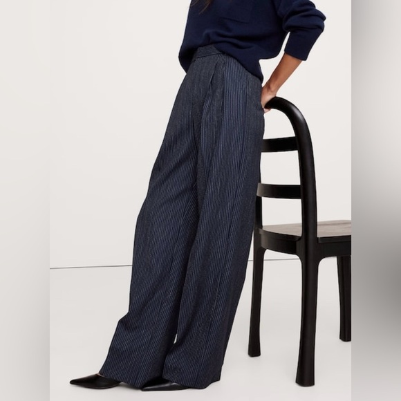 BANANA REPUBLIC RELAXED WIDE-LEG ITALIAN WOOL PANT - Picture 4 of 12